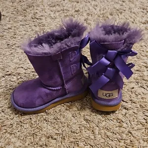Ugg Bailey bow back boots size 7