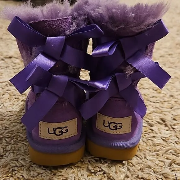 Ugg Bailey bow back boots size 7