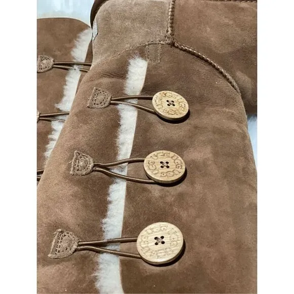 Ugg Bailey button triplet ll Boot size 8 suede