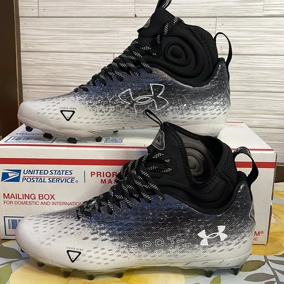 UNDER ARMOUR Spotlight Lux MC 2.0 Football Cleats