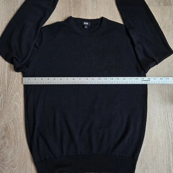 Uniqlo 100% Wool Lightweight Men's Crew Neck Sweater Black Size Small