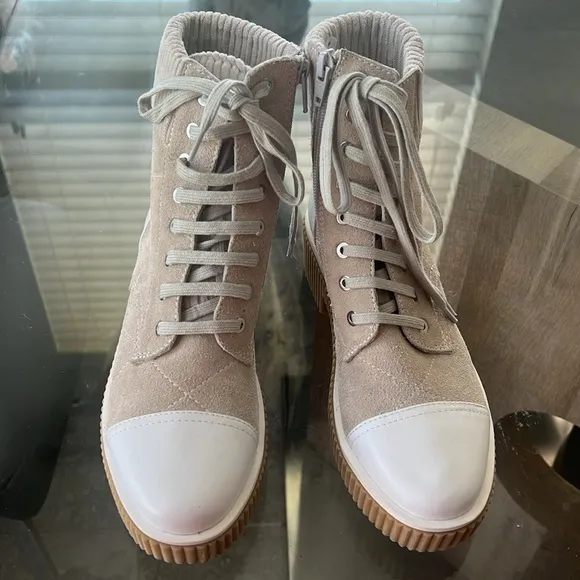 Vaneli Mage Boots in Light Grey Nival Combo, Size 7.5 New w/o Box Retail $250