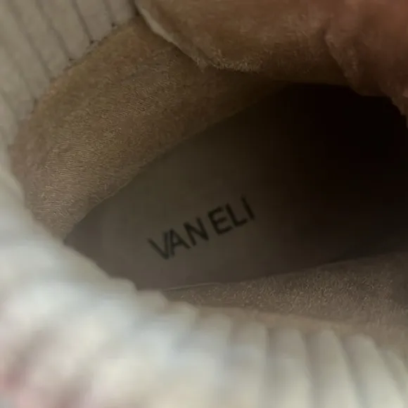 Vaneli Mage Boots in Light Grey Nival Combo, Size 7.5 New w/o Box Retail $250
