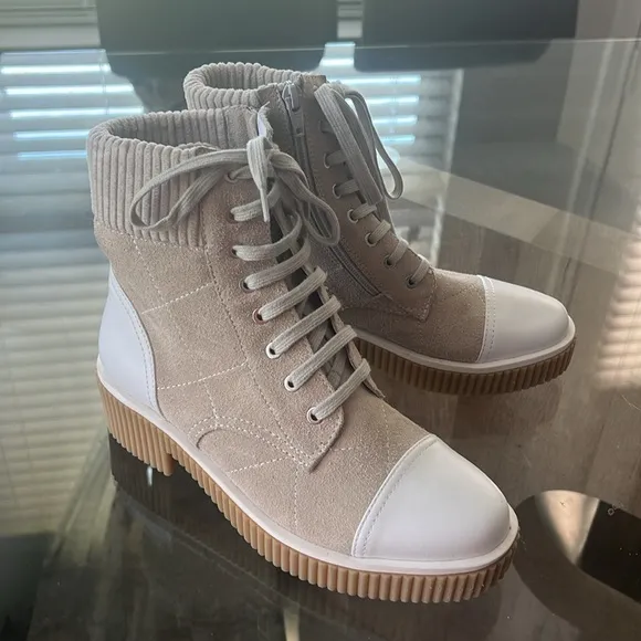 Vaneli Mage Boots in Light Grey Nival Combo, Size 7.5 New w/o Box Retail $250