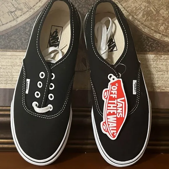 VANS • Black Classic Sneakers