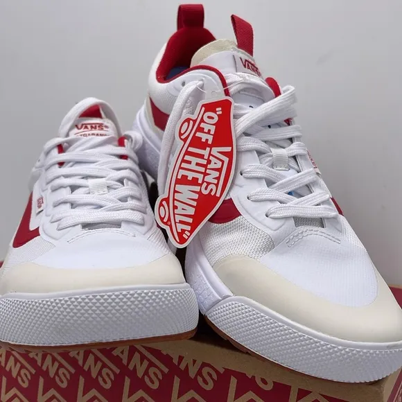 Vans WMNS White and Red Sneakers Ultrarange ExoTrue White/RedVN0A4U1KBJT
