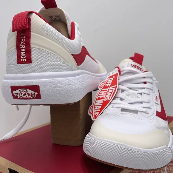 Vans WMNS White and Red Sneakers Ultrarange ExoTrue White/RedVN0A4U1KBJT