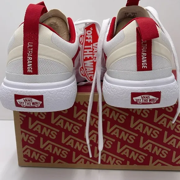 Vans WMNS White and Red Sneakers Ultrarange ExoTrue White/RedVN0A4U1KBJT