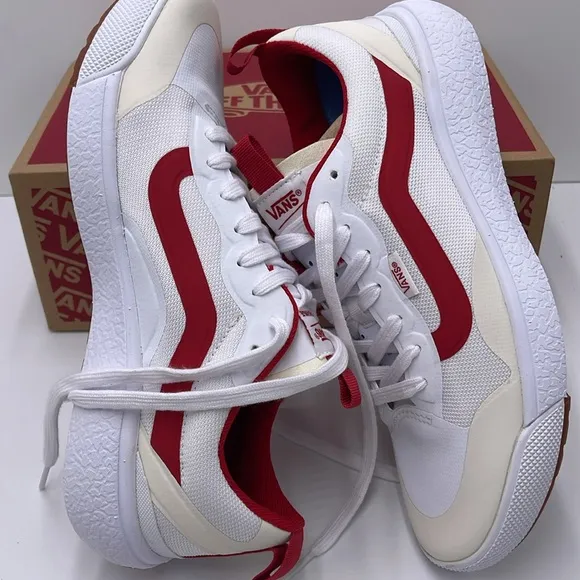 Vans WMNS White and Red Sneakers Ultrarange ExoTrue White/RedVN0A4U1KBJT