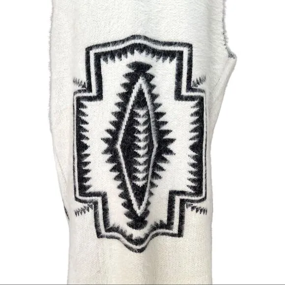 VENARIO women's Vest Sweater Callie Southwestern Design size L - LARGE