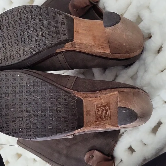 Vialis Suede Leather Boots Authentic Vialis boots. Brown soft suede leather with