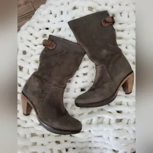 Vialis Suede Leather Boots Authentic Vialis boots. Brown soft suede leather with