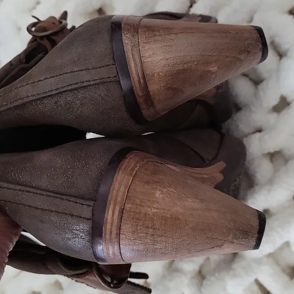 Vialis Suede Leather Boots Authentic Vialis boots. Brown soft suede leather with