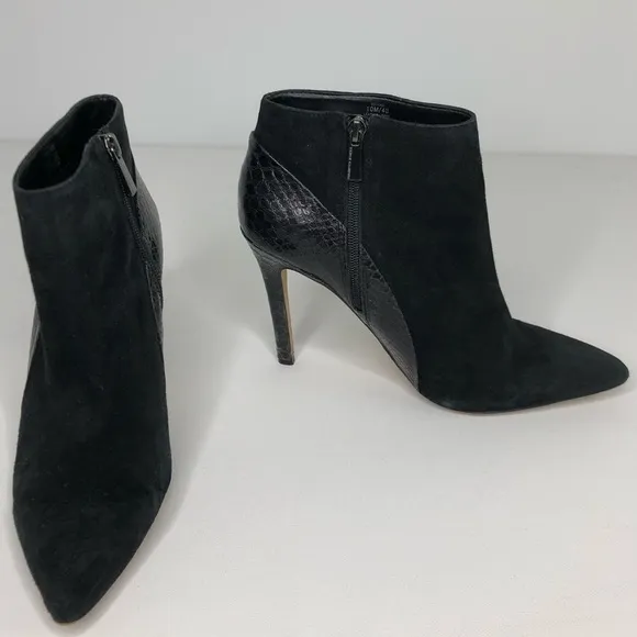 VINCE CAMUTO BLACK SUEDE SNAKESKIN ANKLE BOOTS