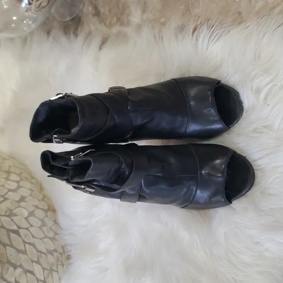 Vince camuto black women's leather open toe bootie heel boots size 7.5M