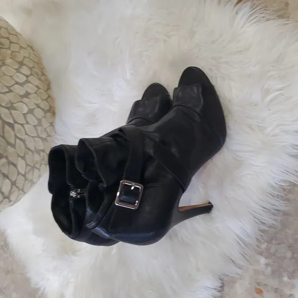 Vince camuto black women's leather open toe bootie heel boots size 7.5M