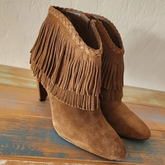 VINCE CAMUTO LEATHER ANKLE BOOTS SZ 7.5