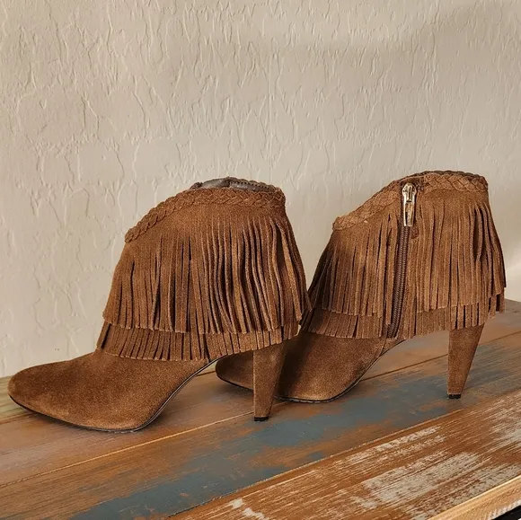VINCE CAMUTO LEATHER ANKLE BOOTS SZ 7.5