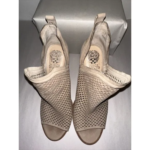 Vince Camuto Womens Kensa Peep Toe Perforated Ankle Bootie Tan Leather size 8.5