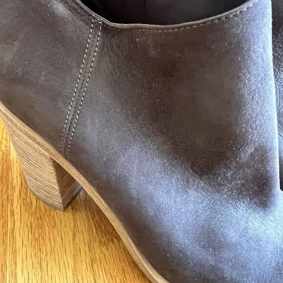 Vince Easton nubuck leather ankle boots Size 9M Brown Stacked Heel‎ Date Night