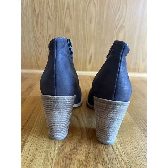 Vince Easton nubuck leather ankle boots Size 9M Brown Stacked Heel‎ Date Night