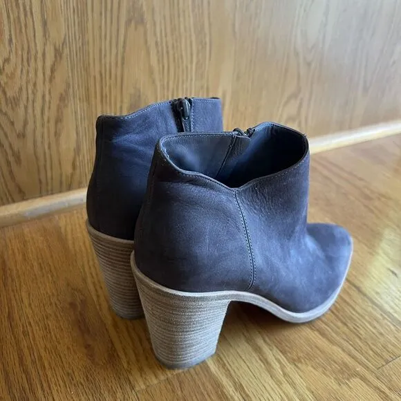 Vince Easton nubuck leather ankle boots Size 9M Brown Stacked Heel‎ Date Night