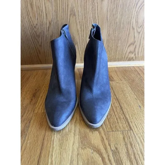 Vince Easton nubuck leather ankle boots Size 9M Brown Stacked Heel‎ Date Night