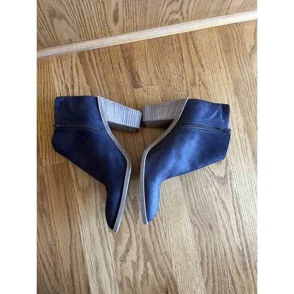 Vince Easton nubuck leather ankle boots Size 9M Brown Stacked Heel‎ Date Night