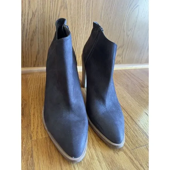 Vince Easton nubuck leather ankle boots Size 9M Brown Stacked Heel‎ Date Night
