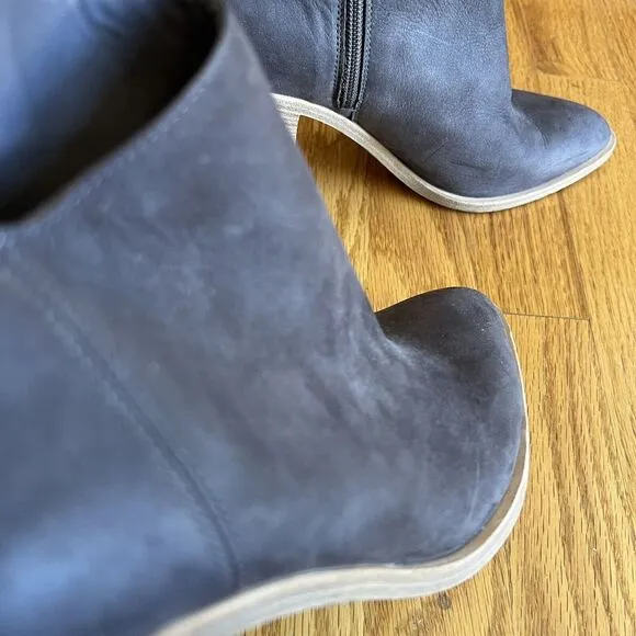 Vince Easton nubuck leather ankle boots Size 9M Brown Stacked Heel‎ Date Night