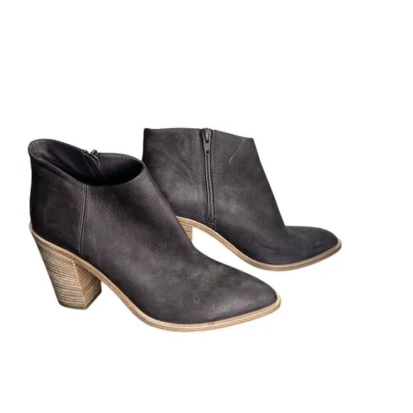 Vince Easton nubuck leather ankle boots Size 9M Brown Stacked Heel‎ Date Night