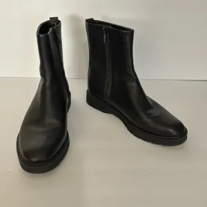 Vince Women’s Leather Black Boots Size 7 Water Resistant