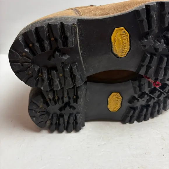 Vintage Vasque 1970s Mountaineering Himing Boots Suede Red Laces Mens size 8.5A