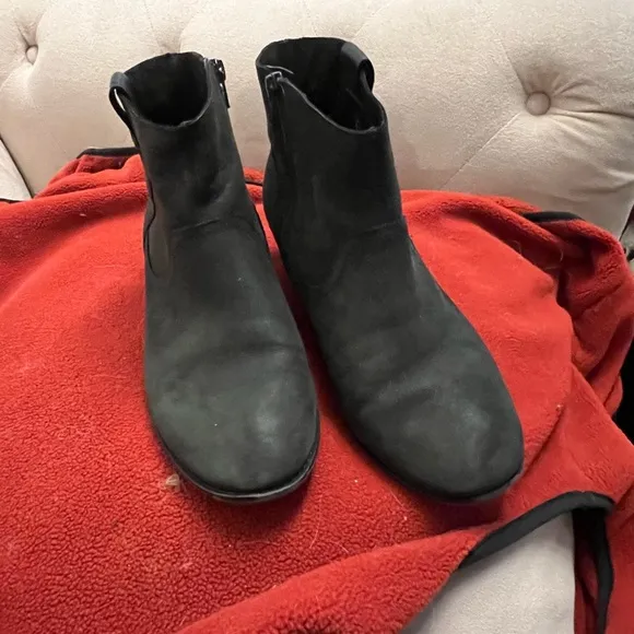 Vionic boots