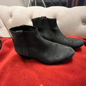 Vionic boots