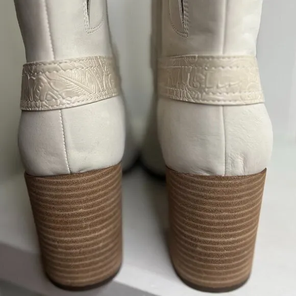 Vionic Carnelia Boots in Cream Color Size 9.5