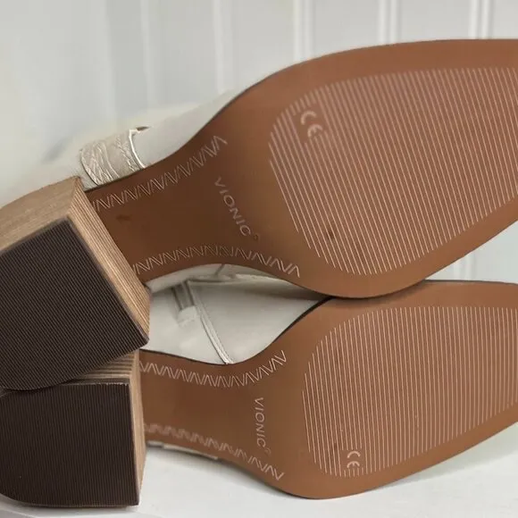 Vionic Carnelia Boots in Cream Color Size 9.5