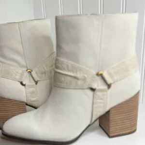 Vionic Carnelia Boots in Cream Color Size 9.5