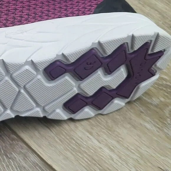 Vionic Women's Alma Sneaker women's size 9.5 black purple pink