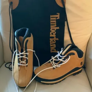 Vtg Timberland Boots Euro Dub Casual, Hiking boots with gym bag. NWOB. SZ. 11.