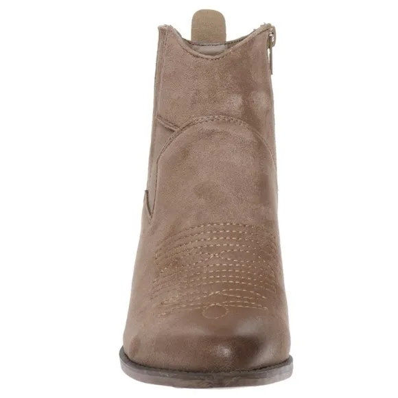Western  Faux Suede Taupe Star Ankle Boots size 10