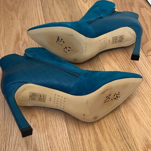 White House Black Market Women’s 8.5 M teal suede leather ankle boots.