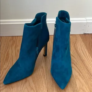 White House Black Market Women’s 8.5 M teal suede leather ankle boots.