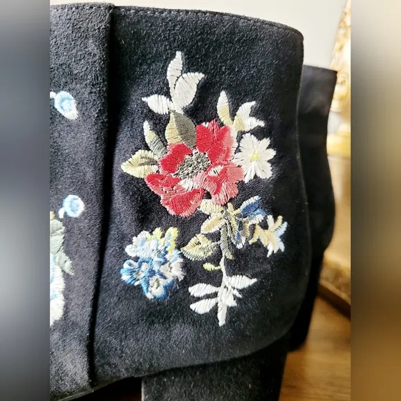 White House Black Market Women's Ankle Boots Suede Leather Embroidered US 7.5