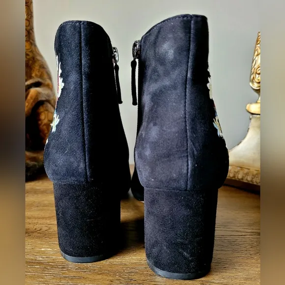 White House Black Market Women's Ankle Boots Suede Leather Embroidered US 7.5