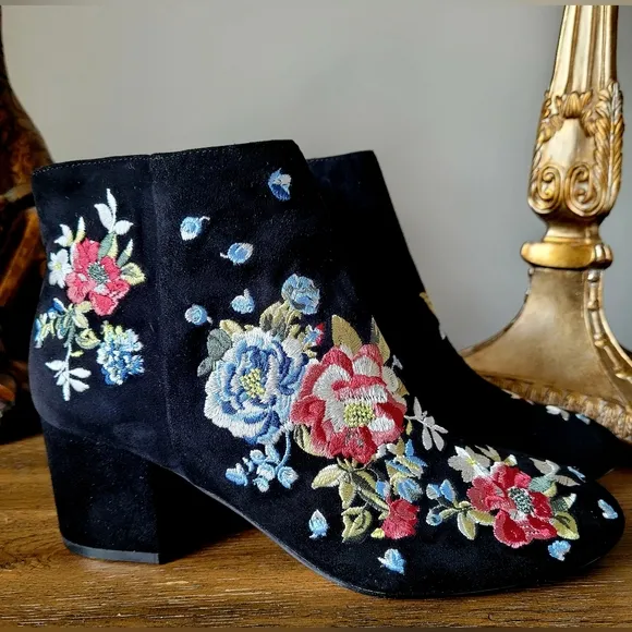 White House Black Market Women's Ankle Boots Suede Leather Embroidered US 7.5