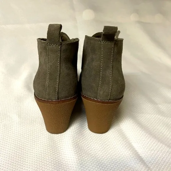 WHITE MOUNTAIN WOMEN'S LAMBERT SUEDE BOOTIES IN BROWN SIZE 8.5