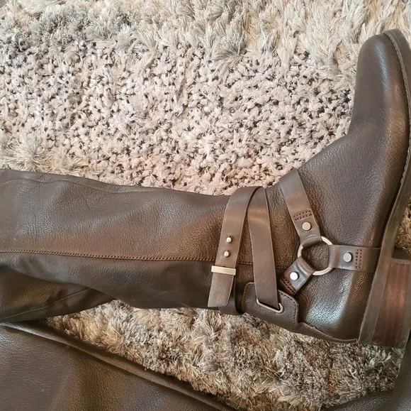 Women's BCBG Generation BG-KAI Brown Leather Zip Knee High Boots Size 7.5