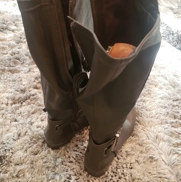 Women's BCBG Generation BG-KAI Brown Leather Zip Knee High Boots Size 7.5
