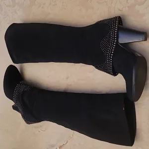WOMENS BLACK SUEDE COOP BARNEYS NEW YORK STUDDED BOOTS SIZE 8